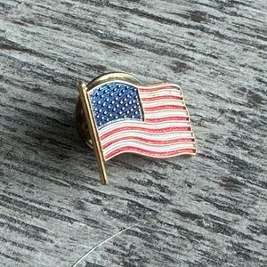 Patriotic American Flag Pin vintage pinback high quality gold tone